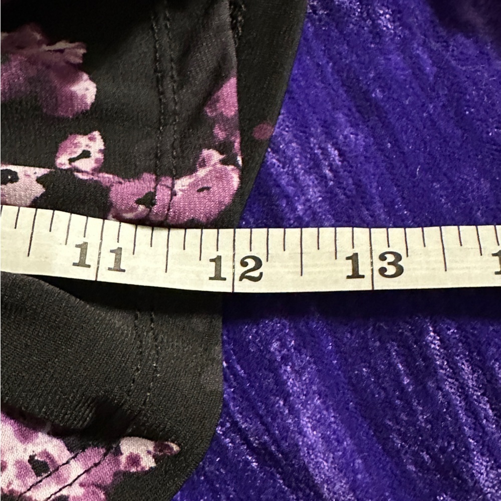 Ellen Tracy black floral blouse with 3/4 length sleeves. - Picture 7 of 7